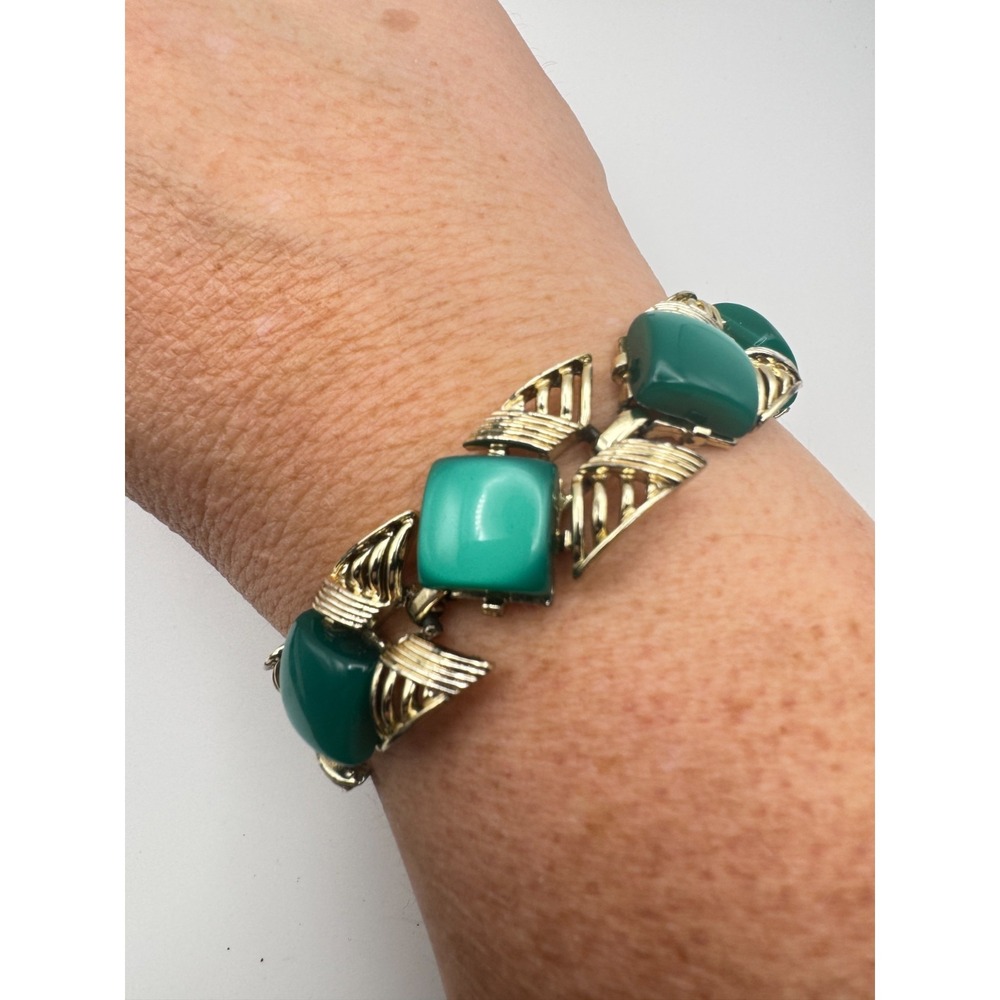 Vintage Coro Bracelet Green Thermoset Link Moonglow Lucite Gold Tone MCM 7" - Picture 7 of 7